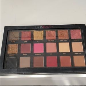 Huda beauty eye palette